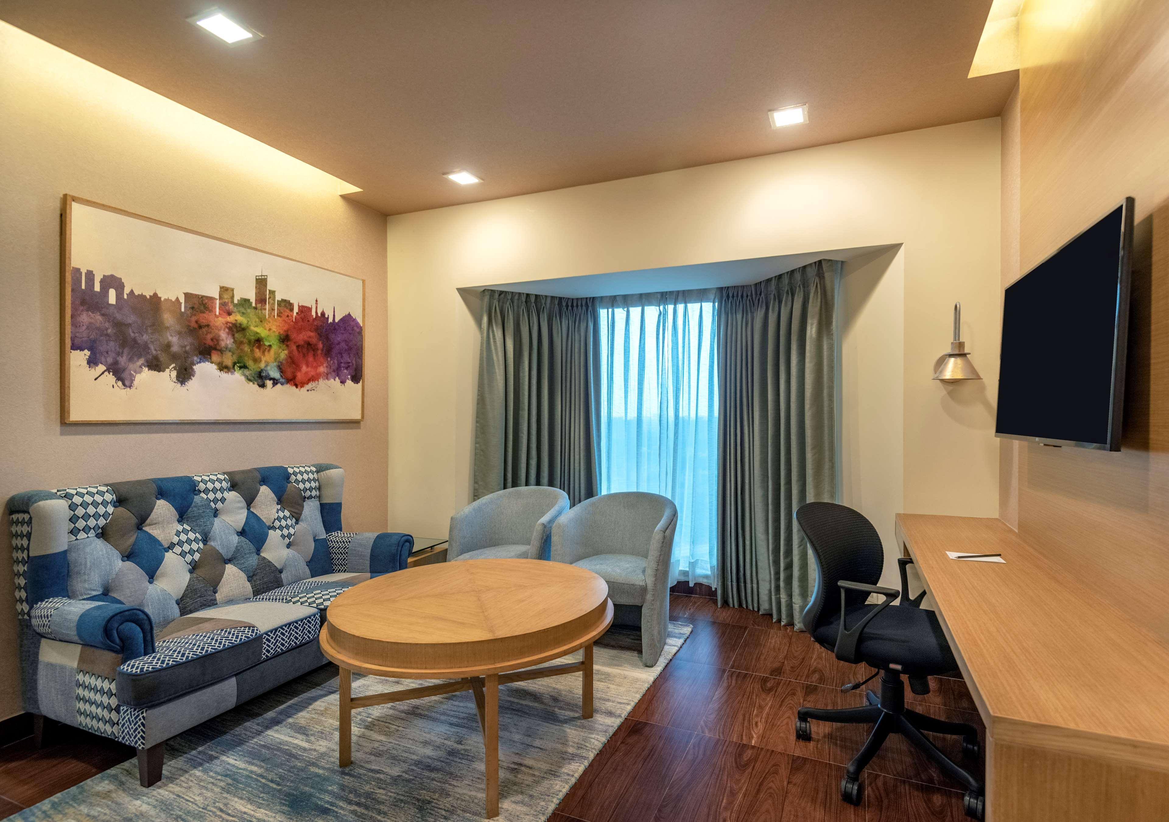 Radisson Gurugram Sohna Road City Center Gurgaon Bagian luar foto