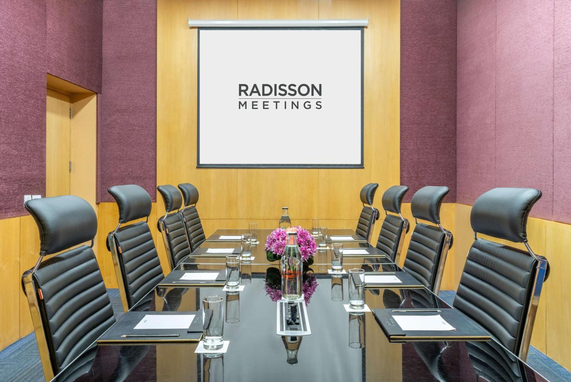 Radisson Gurugram Sohna Road City Center Gurgaon Bagian luar foto
