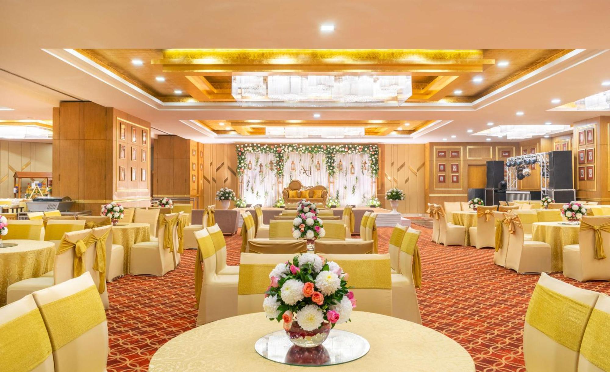 Radisson Gurugram Sohna Road City Center Gurgaon Bagian luar foto