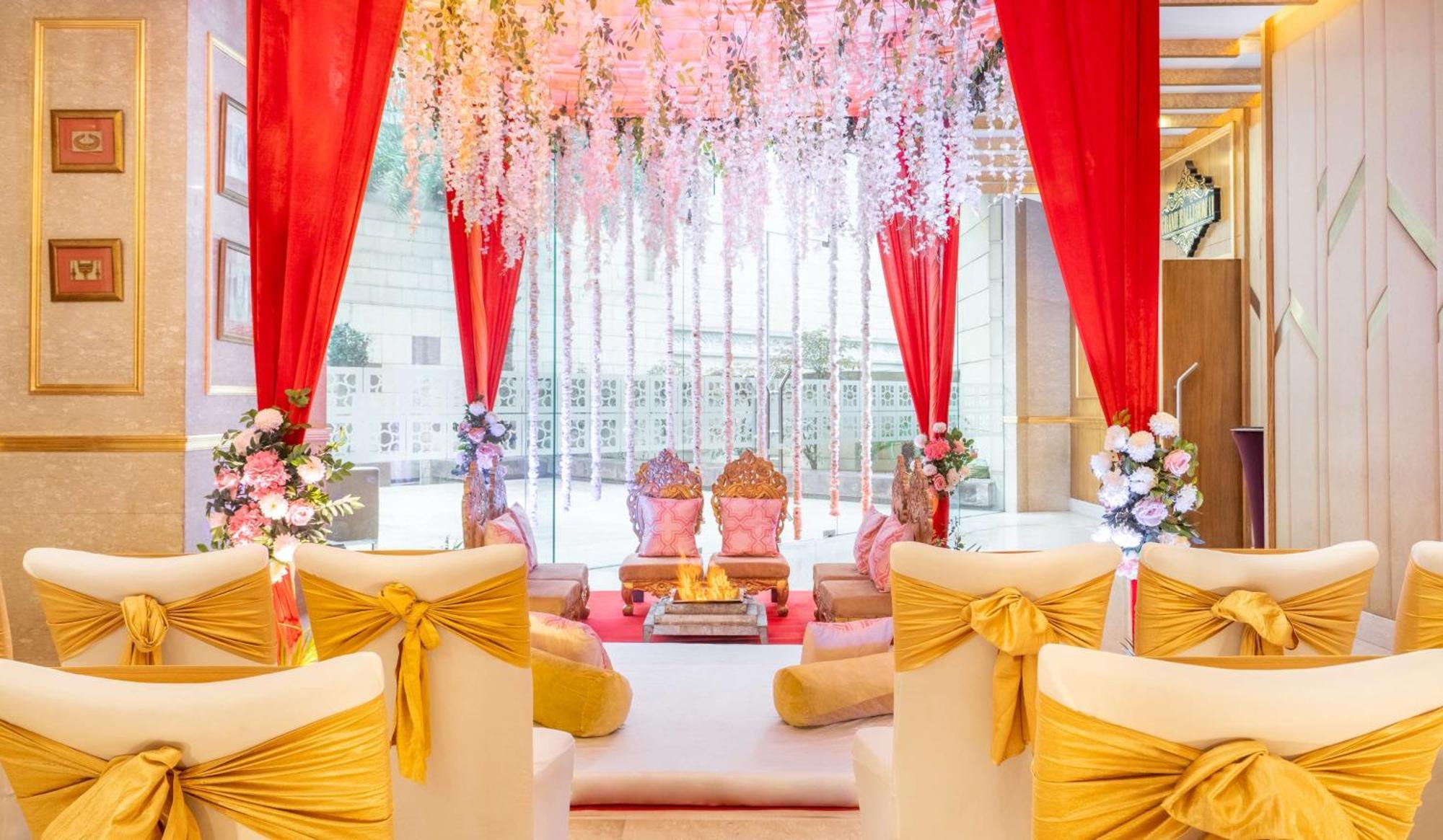 Radisson Gurugram Sohna Road City Center Gurgaon Bagian luar foto