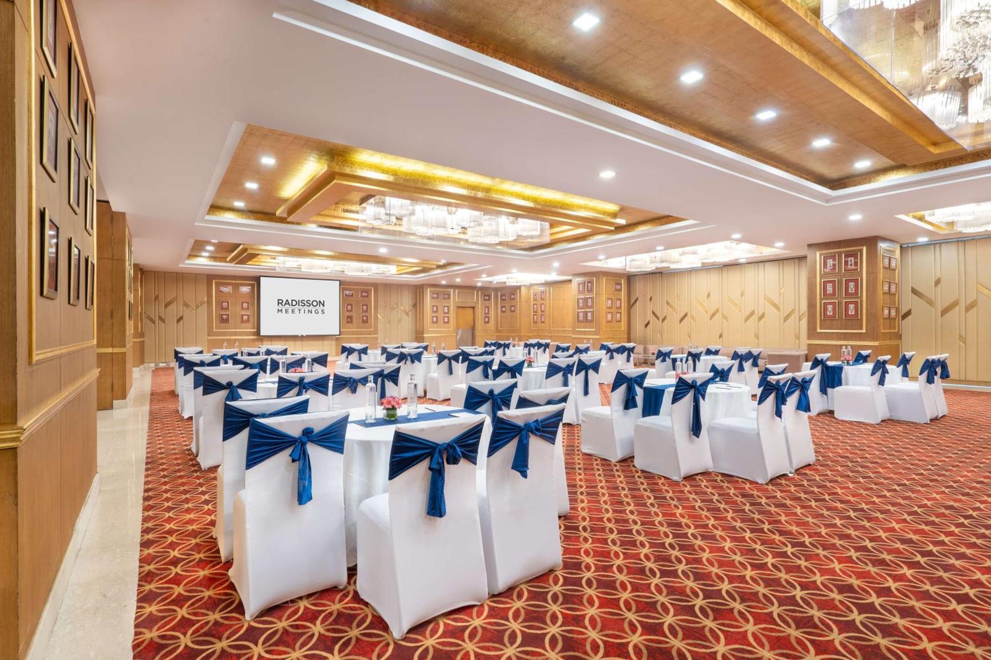 Radisson Gurugram Sohna Road City Center Gurgaon Bagian luar foto