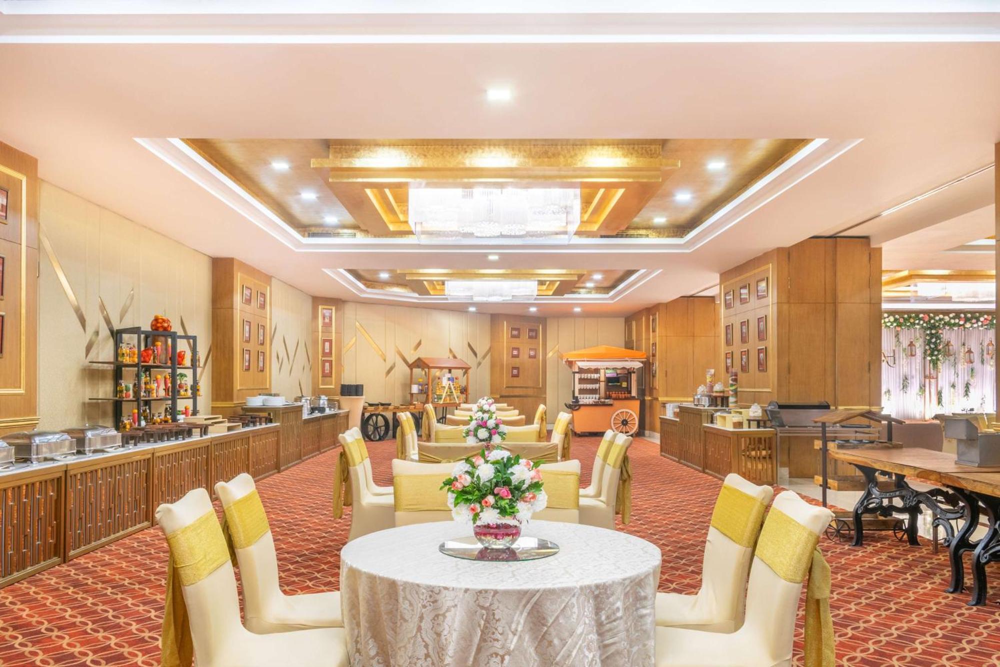Radisson Gurugram Sohna Road City Center Gurgaon Bagian luar foto