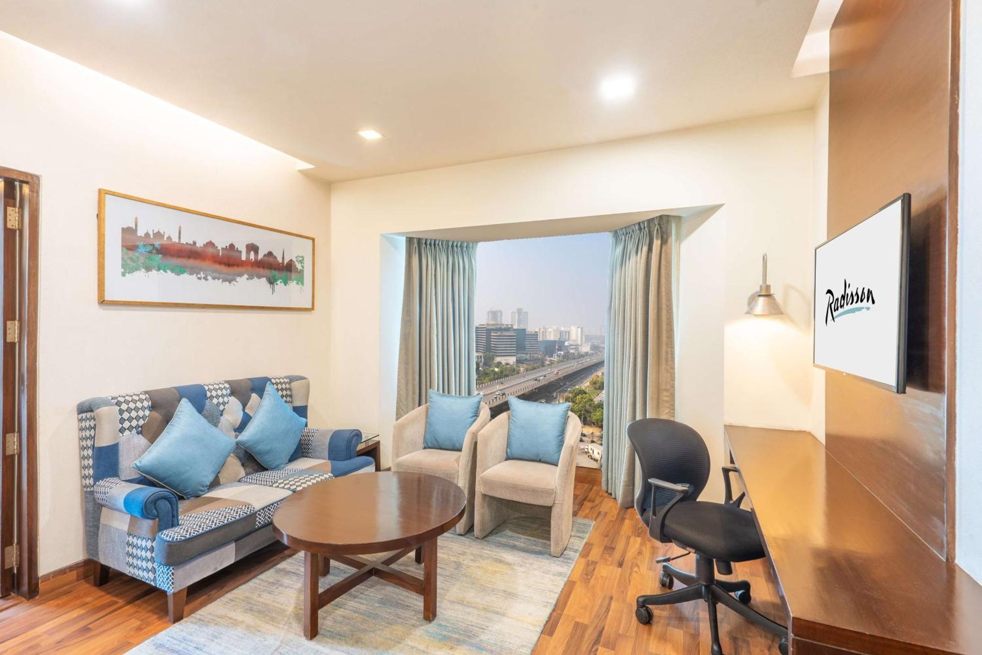Radisson Gurugram Sohna Road City Center Gurgaon Bagian luar foto