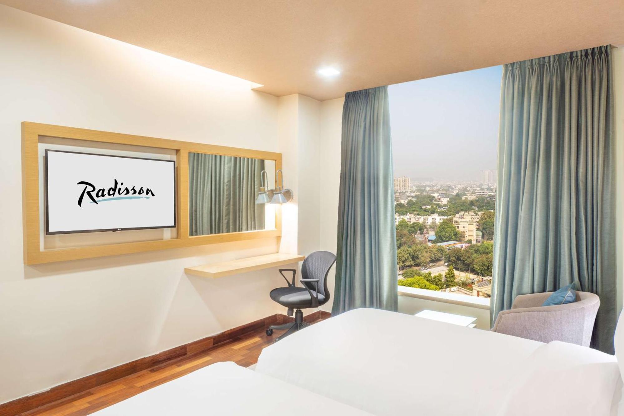 Radisson Gurugram Sohna Road City Center Gurgaon Bagian luar foto