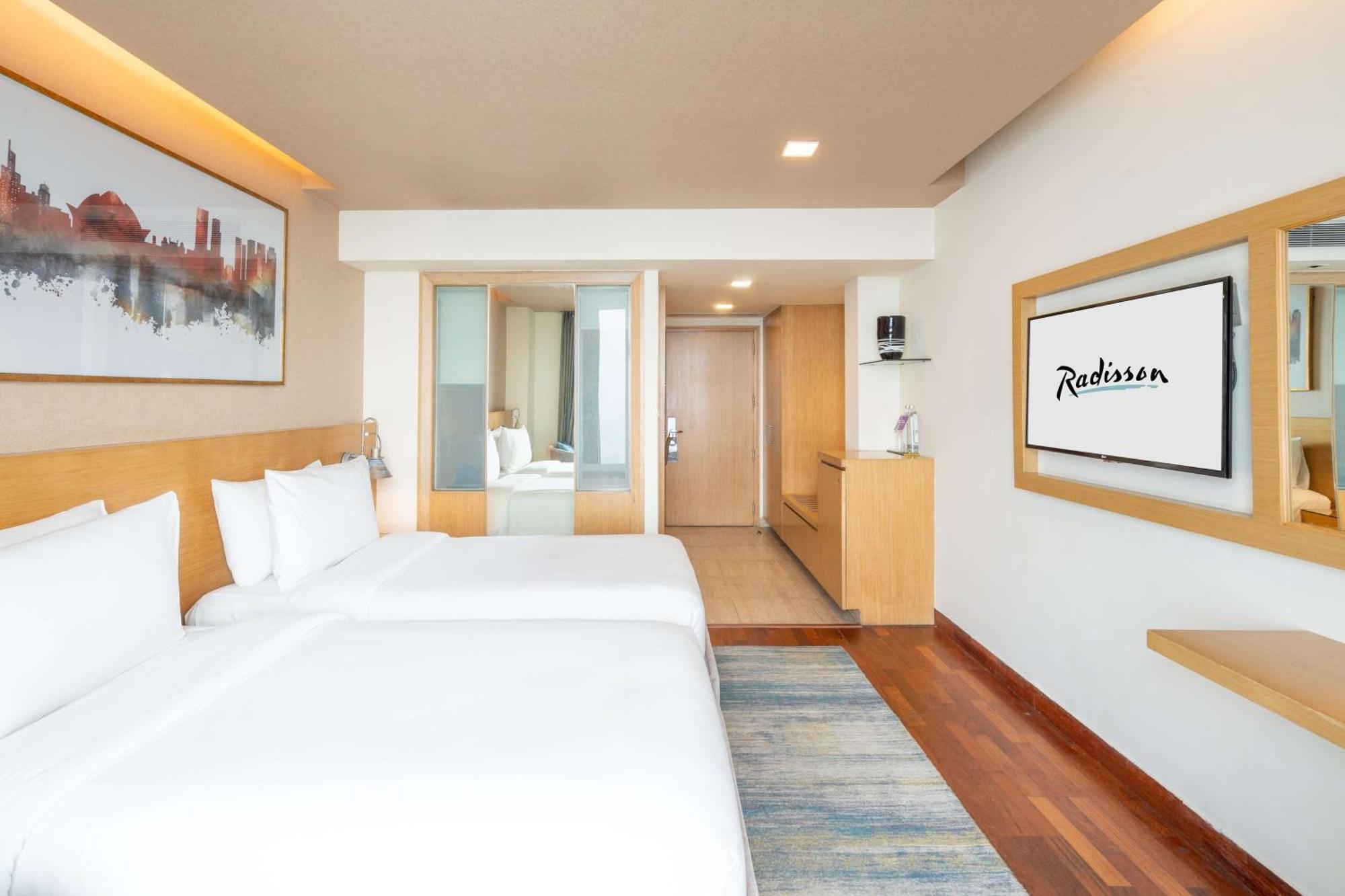 Radisson Gurugram Sohna Road City Center Gurgaon Bagian luar foto