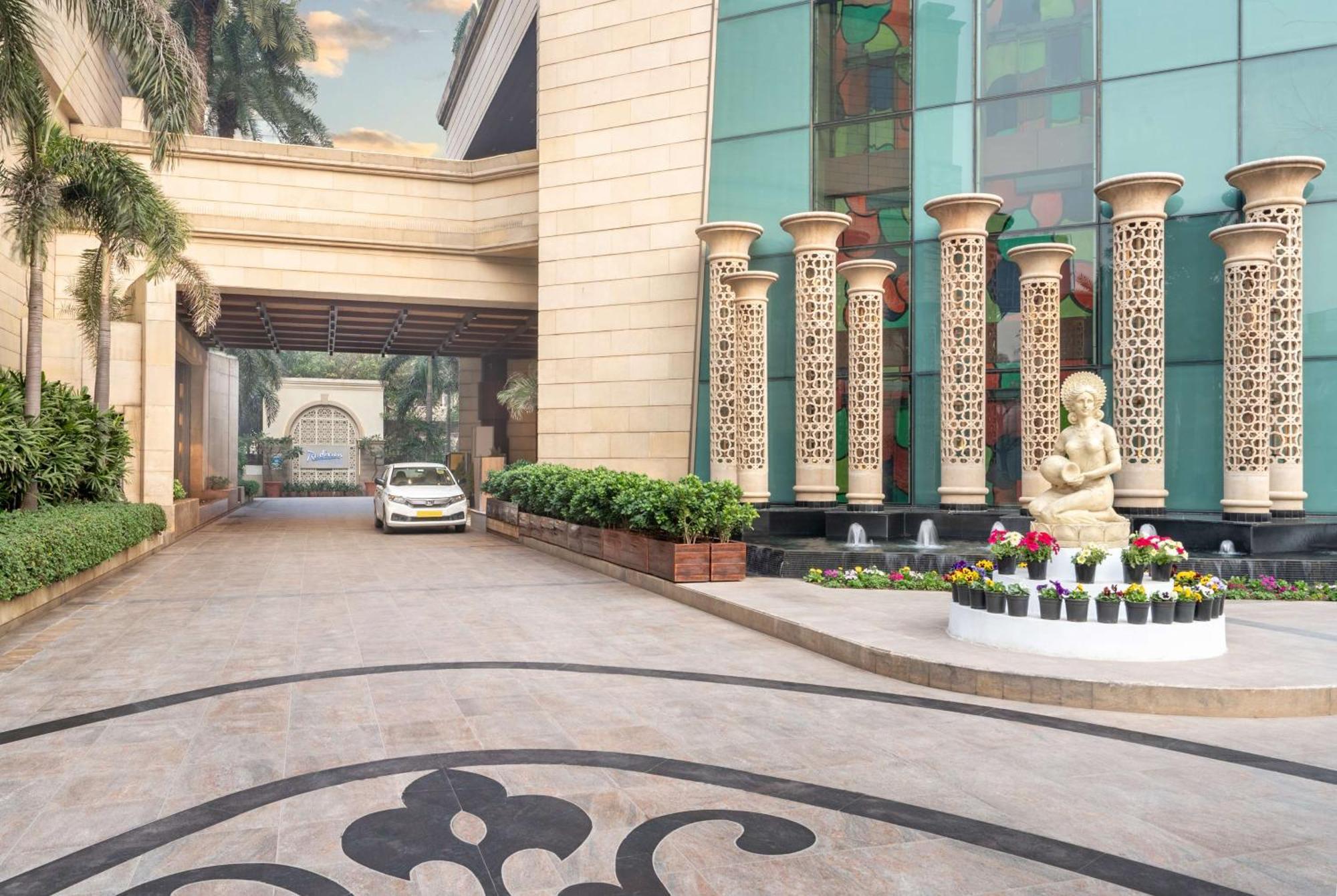 Radisson Gurugram Sohna Road City Center Gurgaon Bagian luar foto