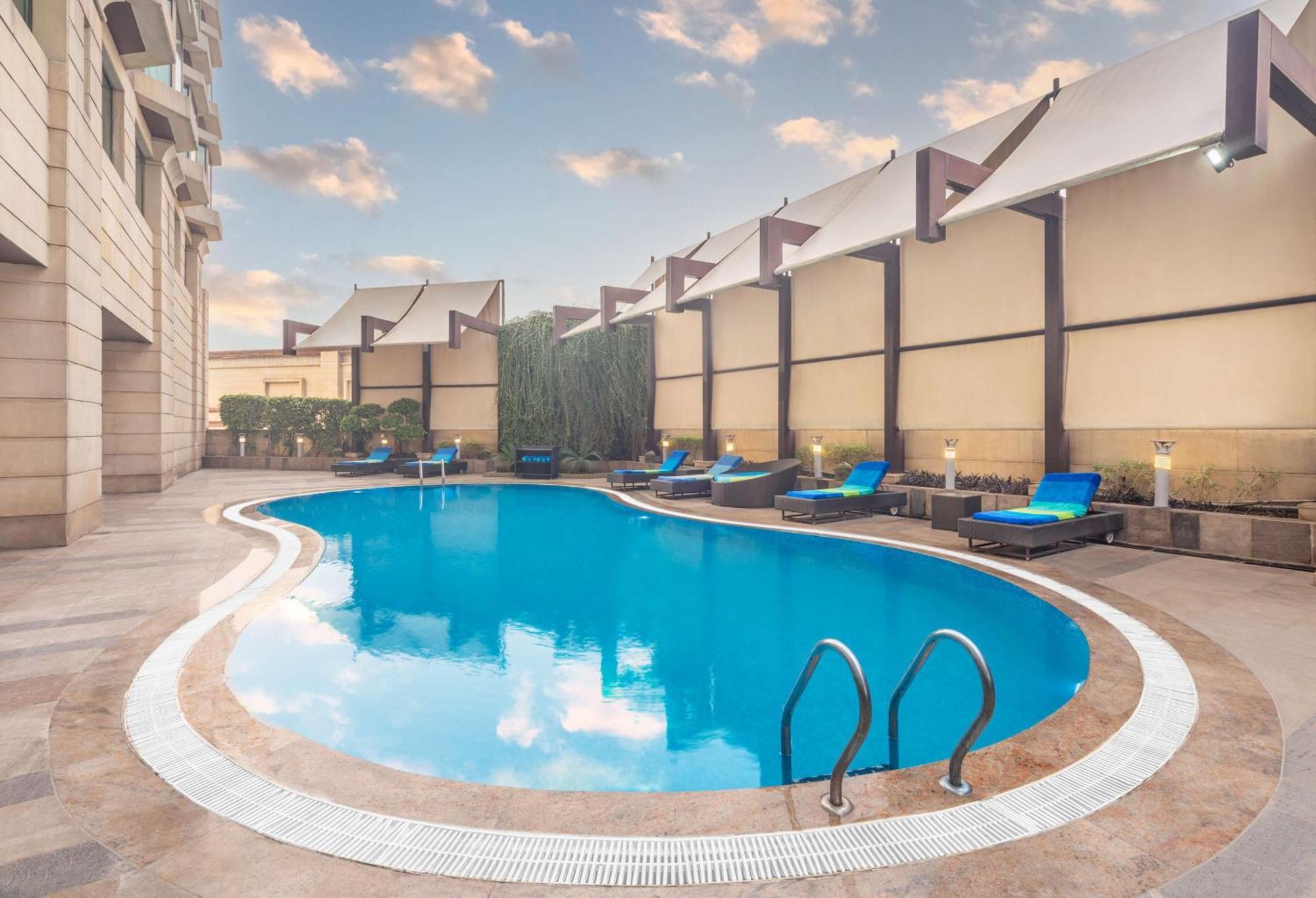 Radisson Gurugram Sohna Road City Center Gurgaon Bagian luar foto