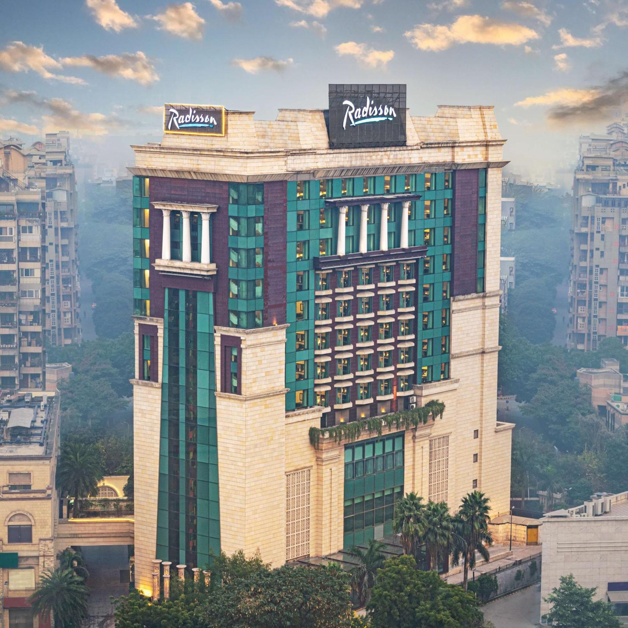 Radisson Gurugram Sohna Road City Center Gurgaon Bagian luar foto