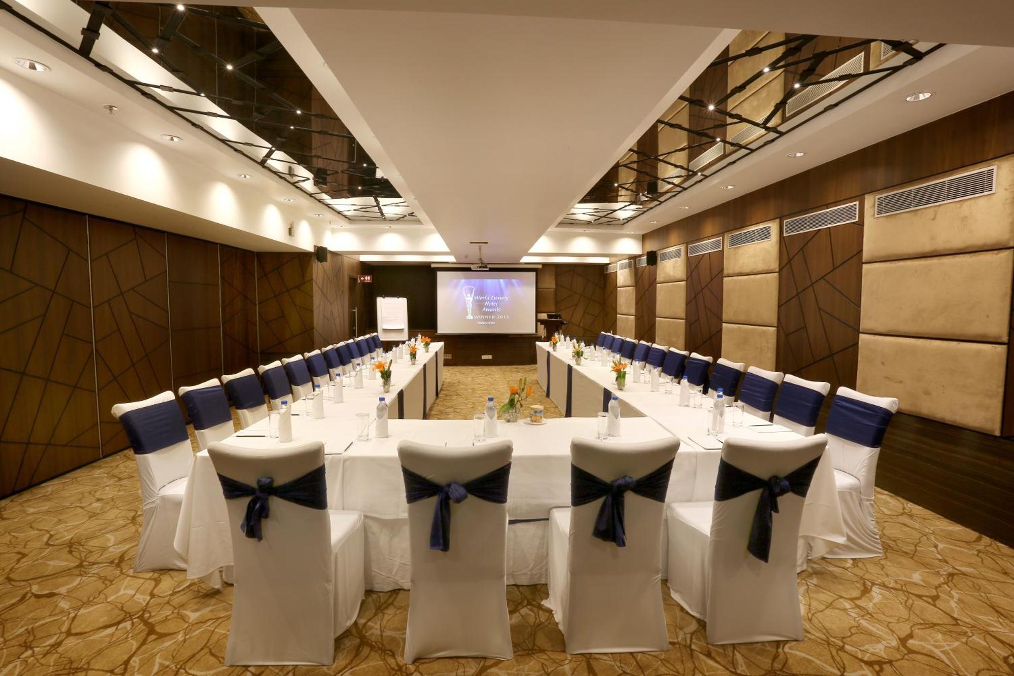 Radisson Gurugram Sohna Road City Center Gurgaon Bagian luar foto