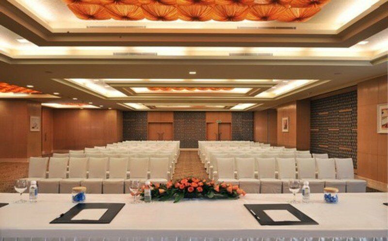 Radisson Gurugram Sohna Road City Center Gurgaon Bagian luar foto